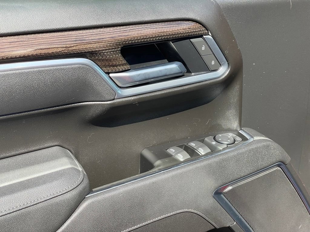Used 2025 Chevrolet Silverado 1500 LT AWD/4WD image 13