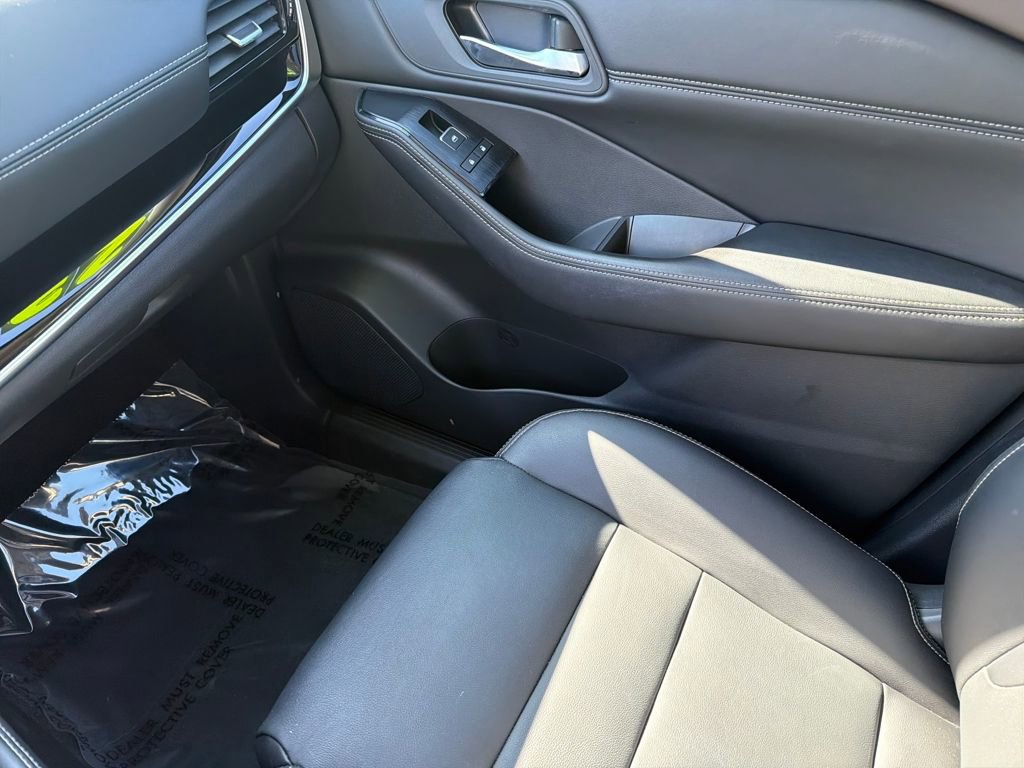 Used 2023 Nissan Rogue SL w/ SL Premium Package image 32