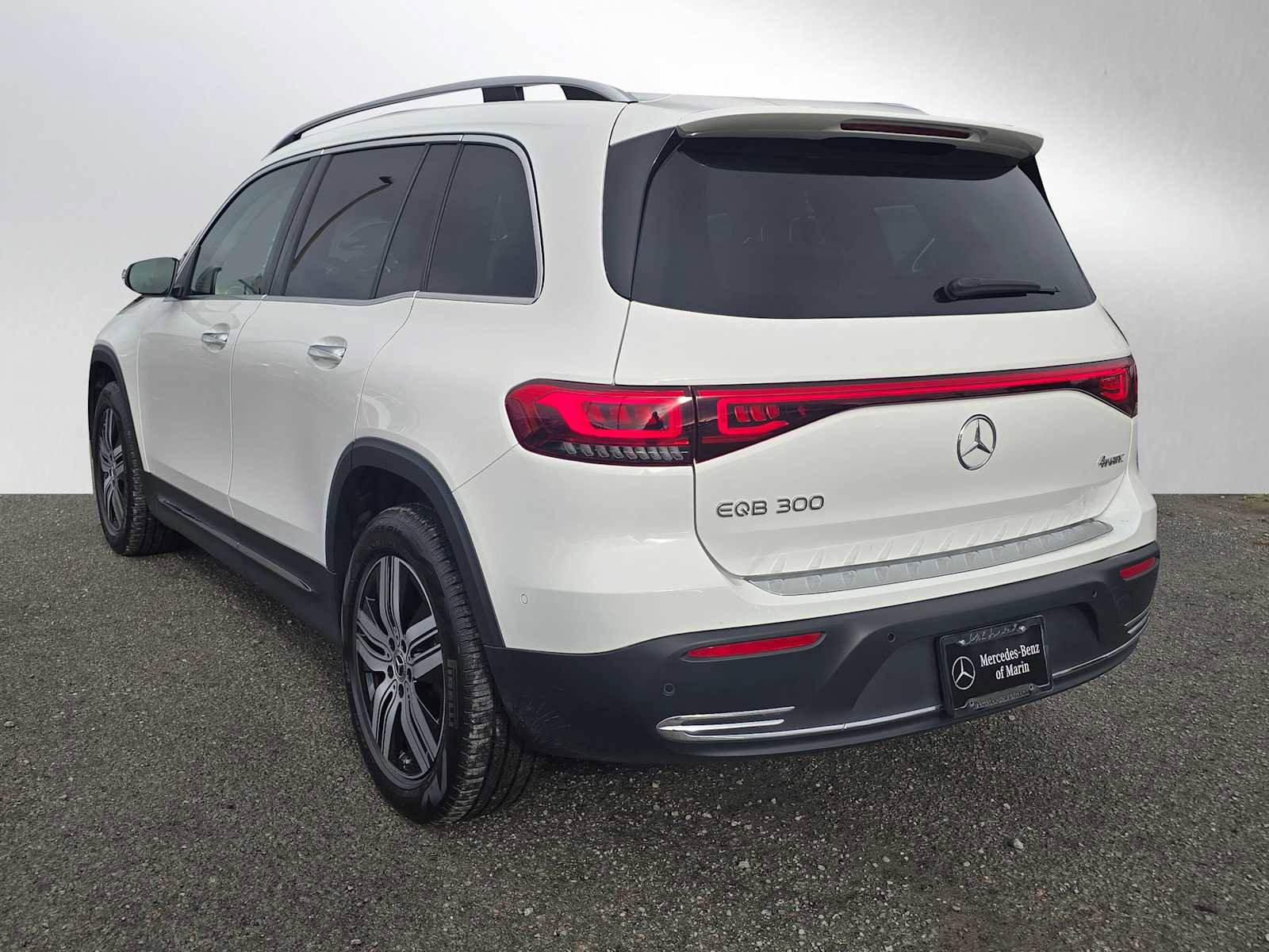 Used 2023 Mercedes-Benz EQB 300 4MATIC image 5