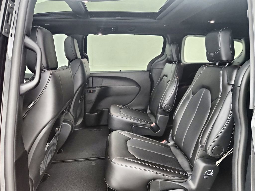 New 2026 Chrysler Pacifica Select image 31