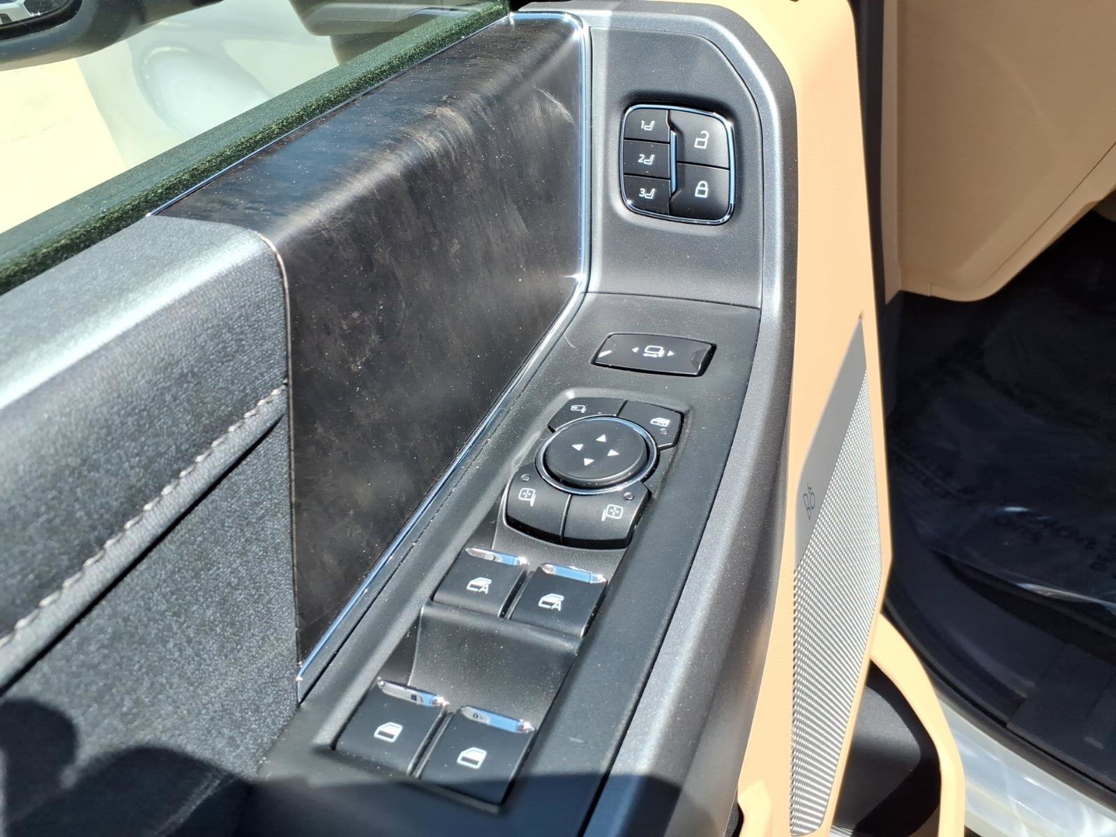 New 2026 Ford F350 4x4 Crew Cab DRW Super Duty image 23