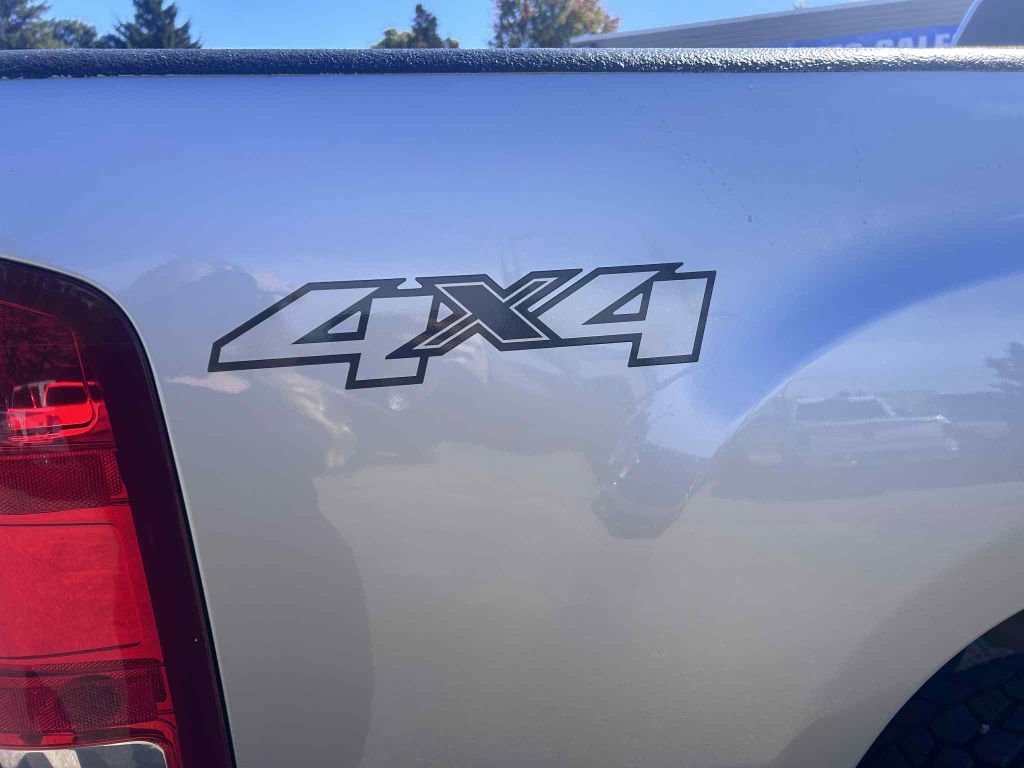 Used 2011 GMC Sierra 2500 SLT w/ SLT Convenience Package image 11