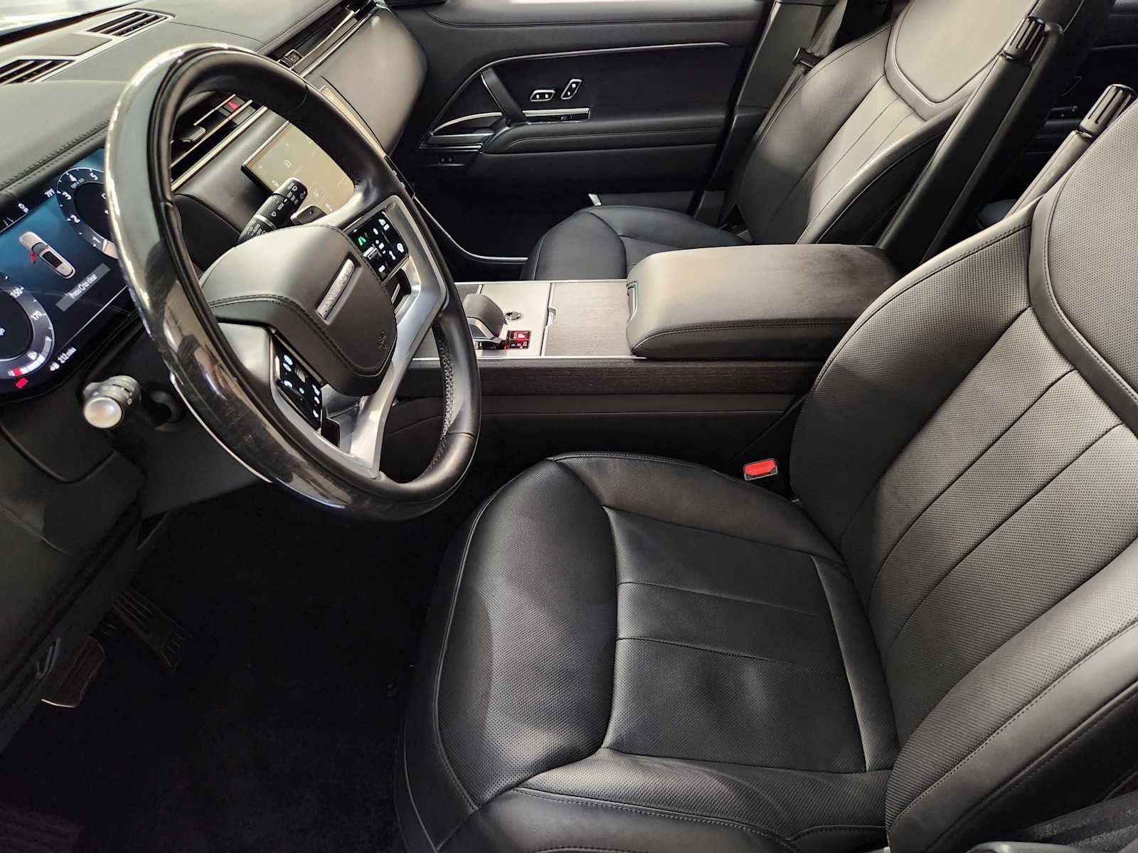 Used 2025 Land Rover Range Rover SE AWD/4WD image 13