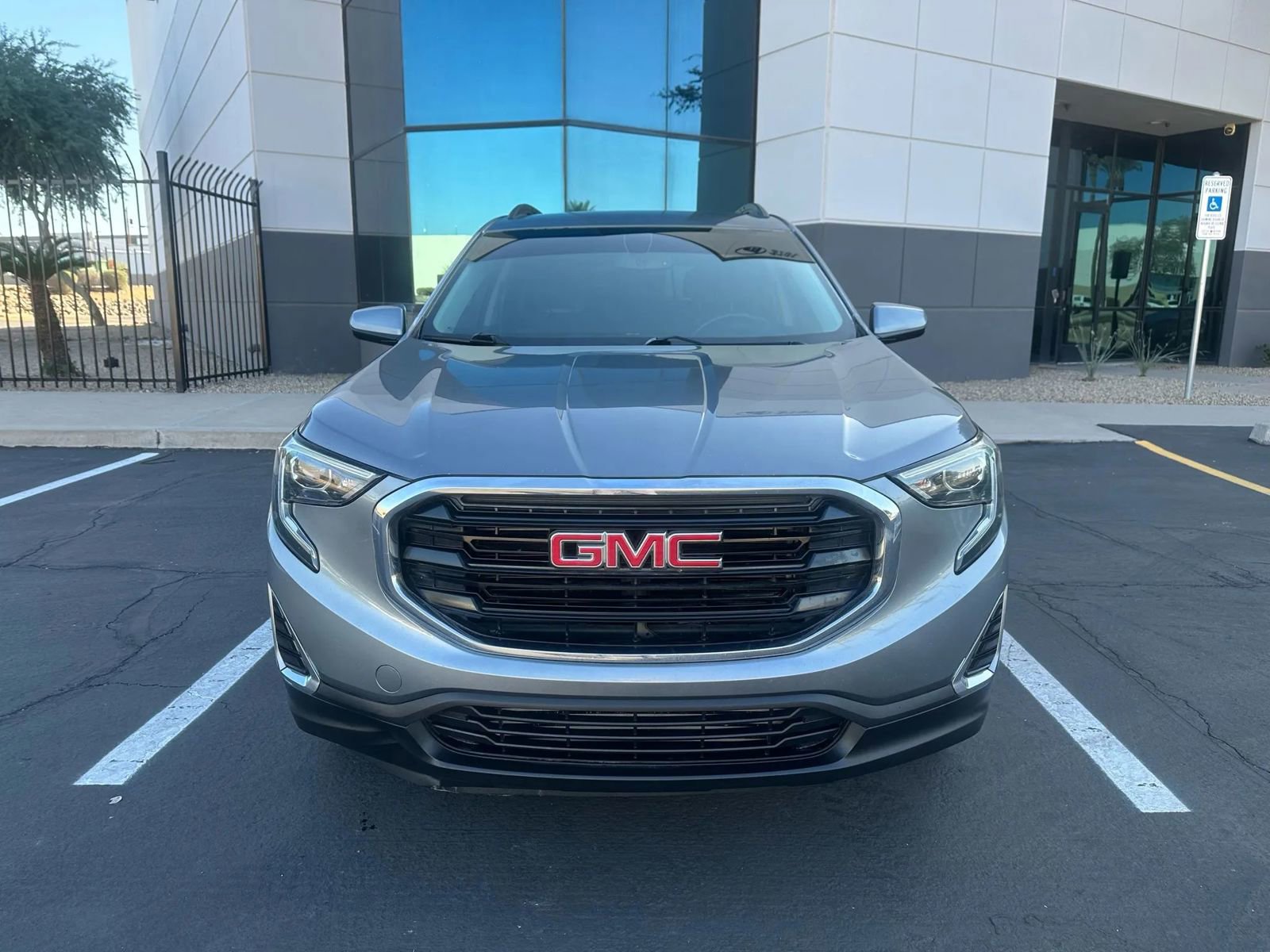 Used 2018 GMC Terrain SLE w/ Driver Convenience Package image 2