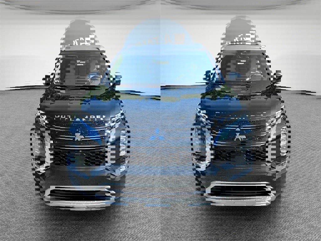 New 2025 Mitsubishi Outlander 4WD Plug-In Hybrid image 2