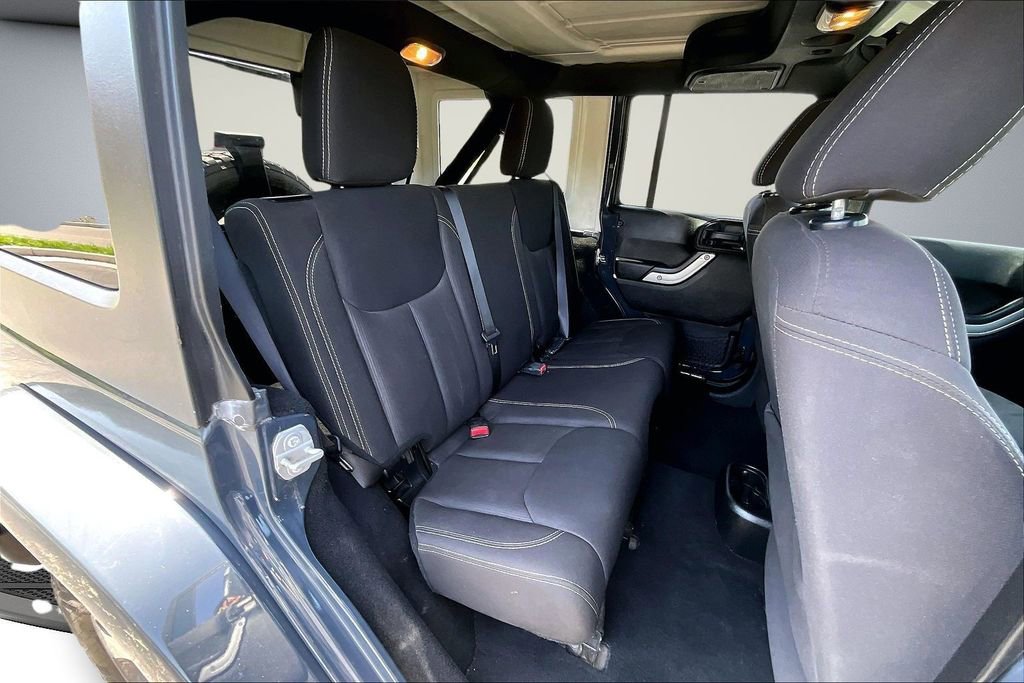 Used 2017 Jeep Wrangler Unlimited Sahara w/ Connectivity Group image 24