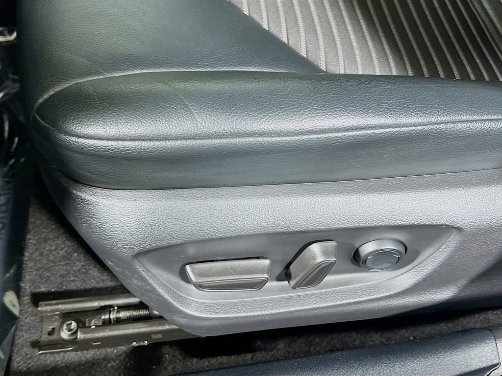 Certified 2022 Toyota Camry SE w/ Cold Weather Package FWD image 17