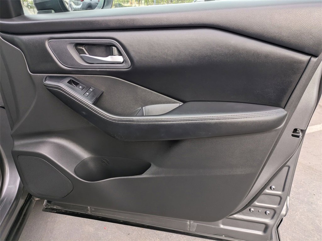 Used 2024 Nissan Rogue SV image 34