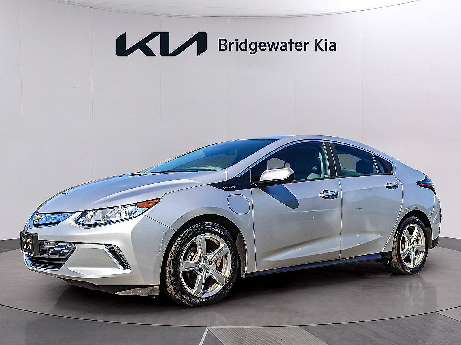 Used 2017 Chevrolet Volt LT w/ Comfort Package FWD image 3