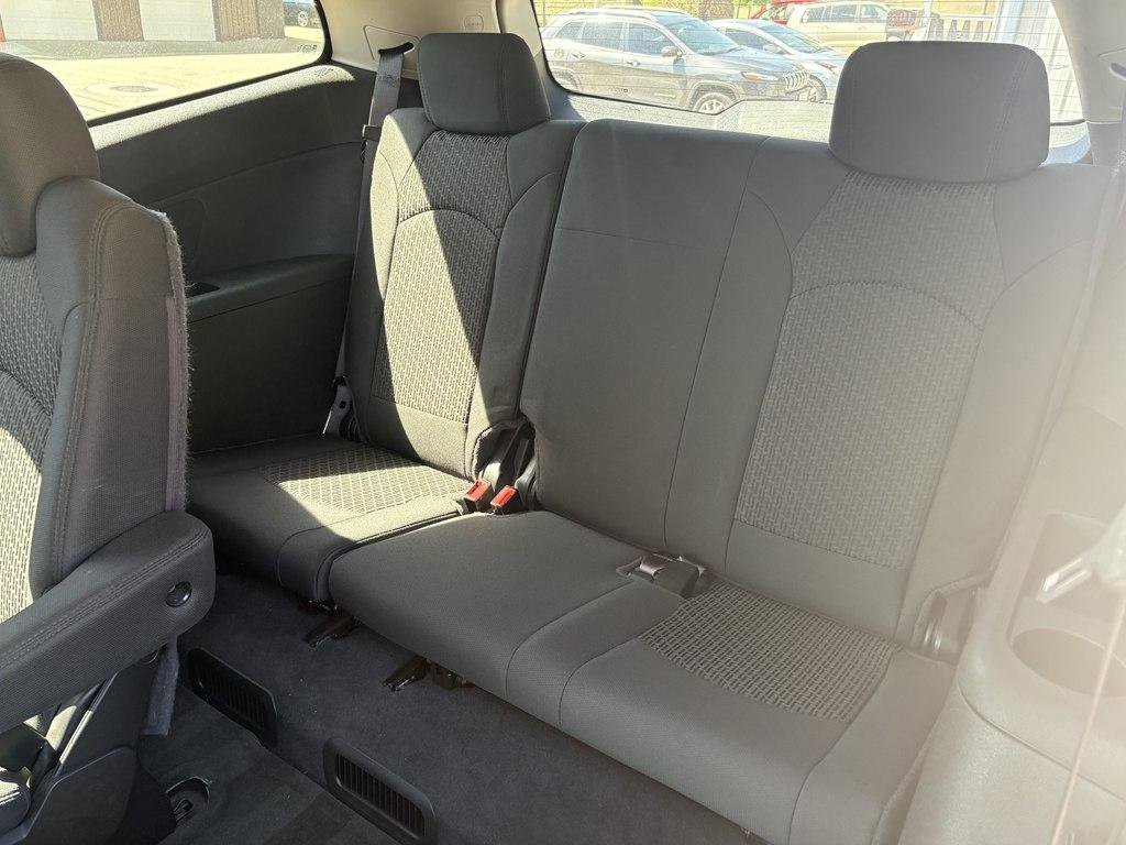 Used 2010 Chevrolet Traverse LT FWD image 15