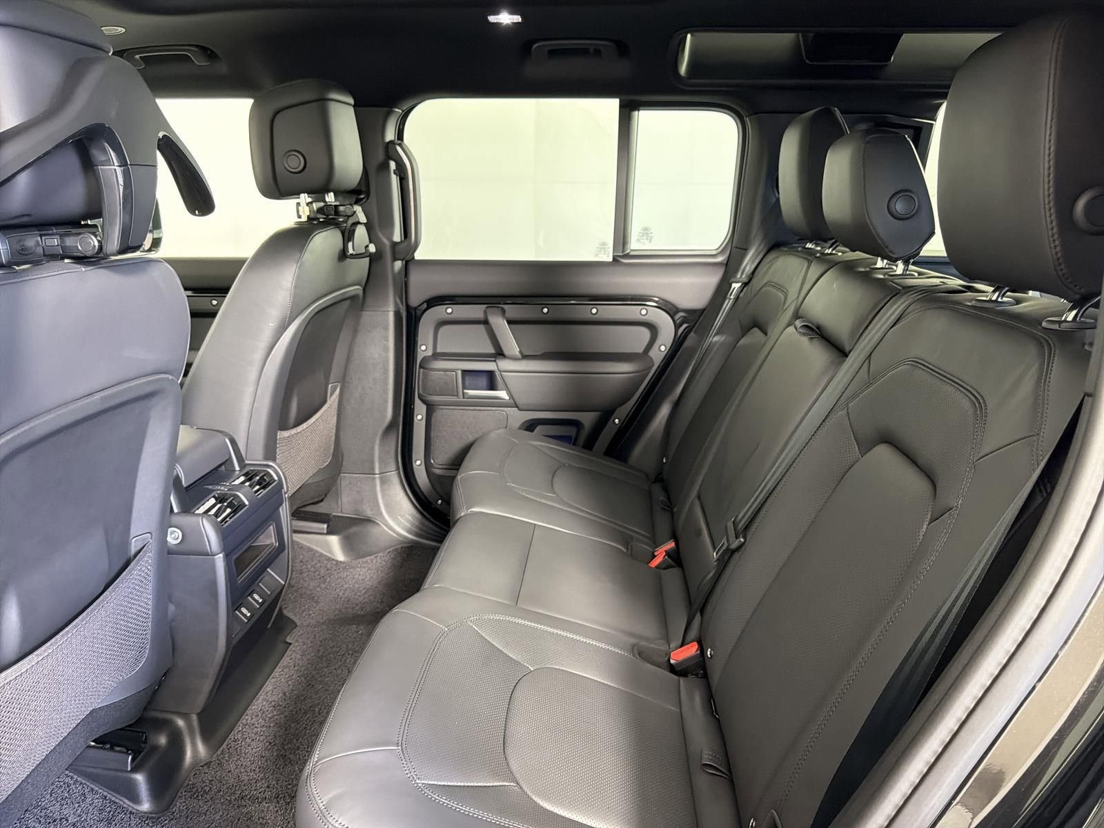 New 2026 Land Rover Defender 110 X-Dynamic SE image 26