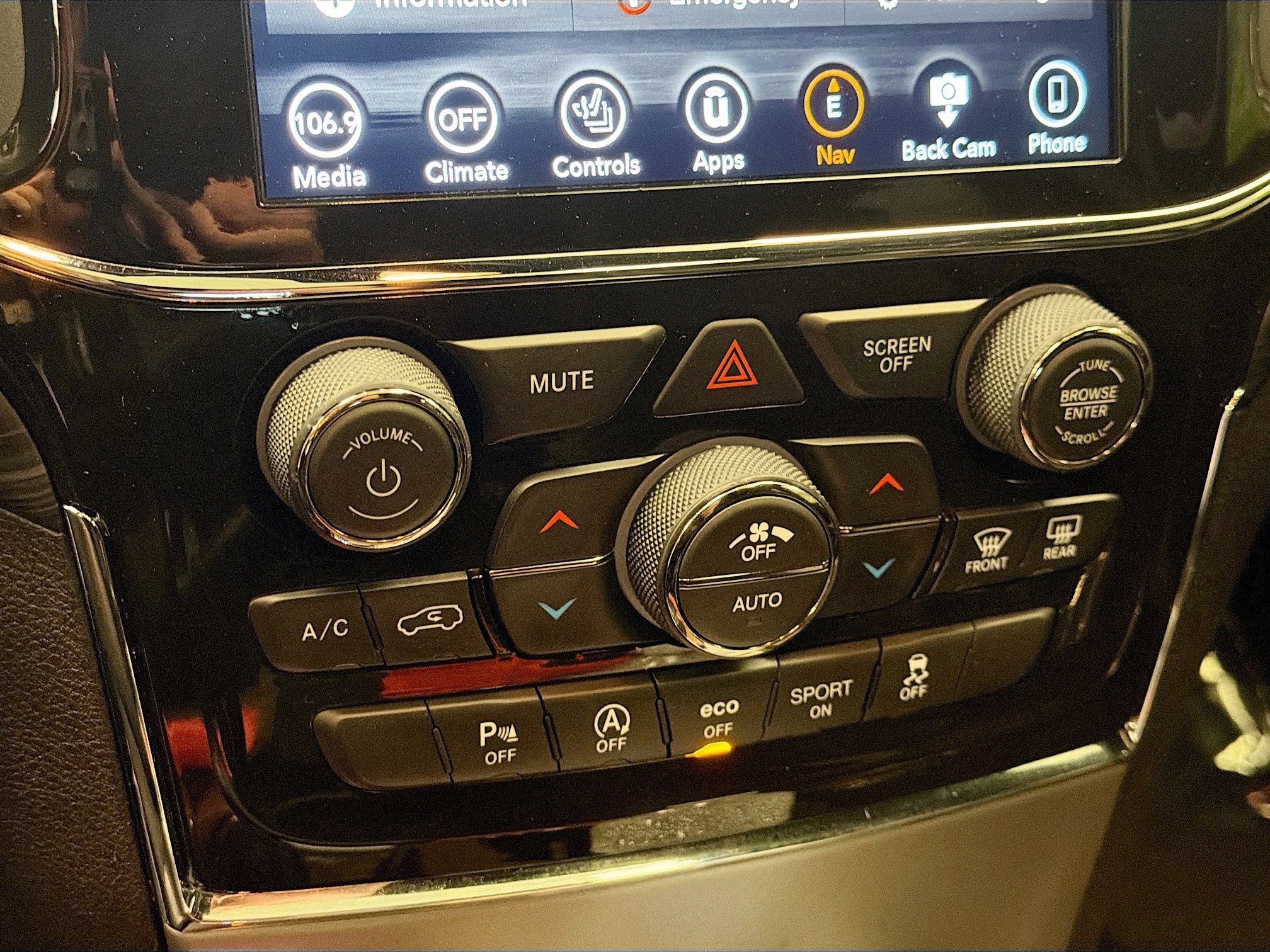 Used 2019 Jeep Grand Cherokee Altitude AWD/4WD image 24
