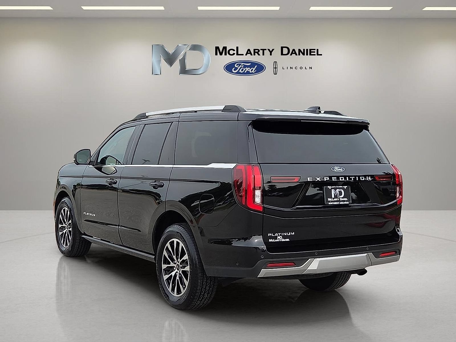 Used 2025 Ford Expedition Platinum AWD/4WD image 4