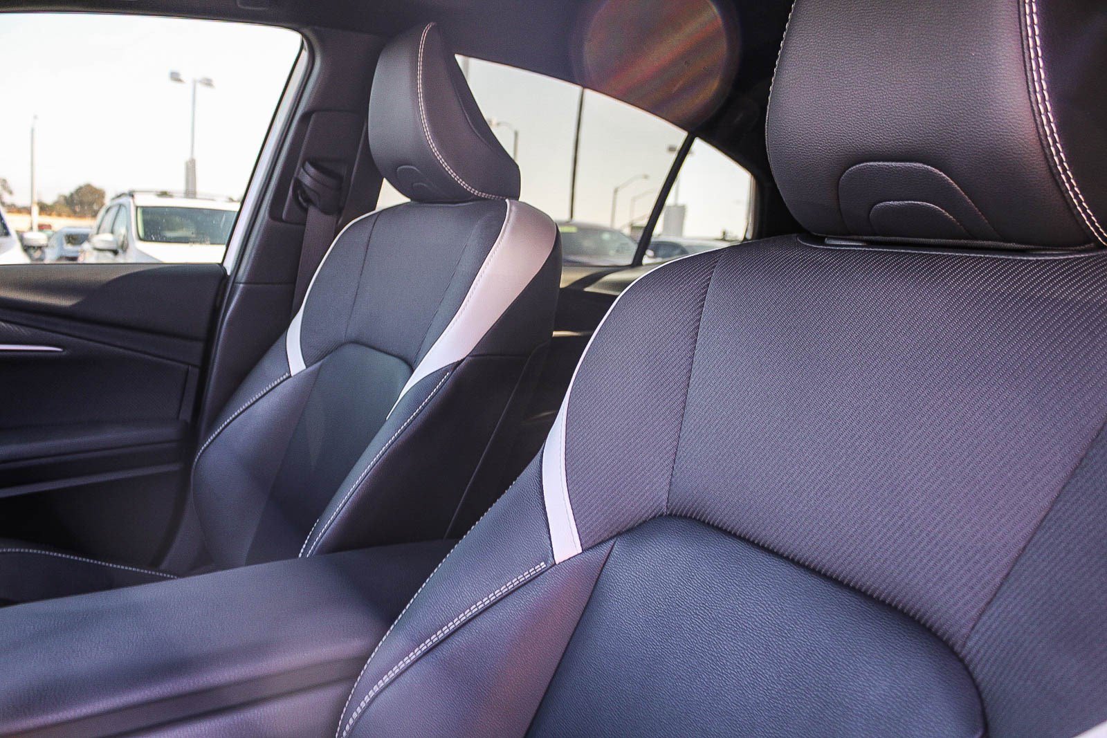 Used 2025 Toyota Camry SE w/ Convenience Package FWD image 25