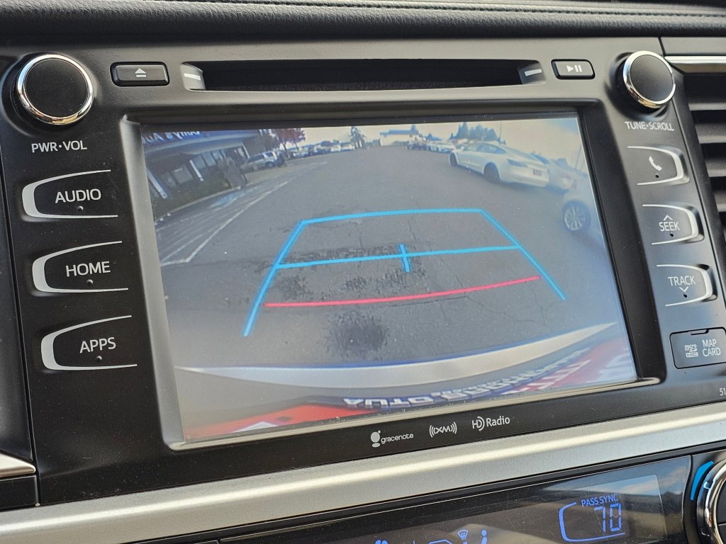 Used 2016 Toyota Highlander XLE image 10