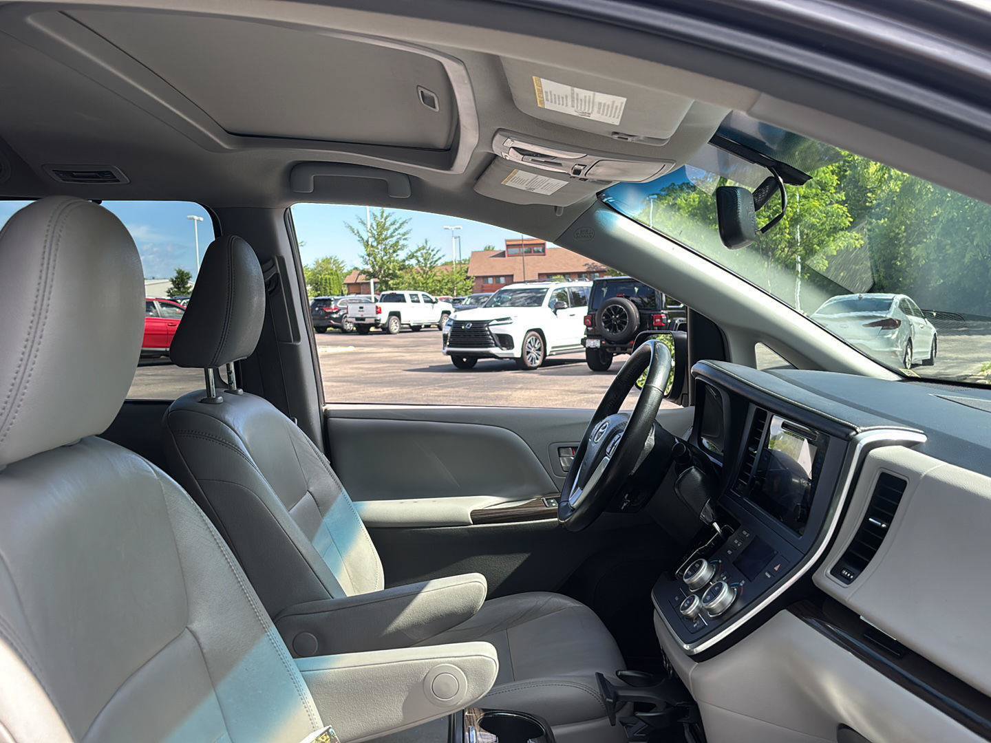 Used 2015 Toyota Sienna XLE AWD/4WD image 18