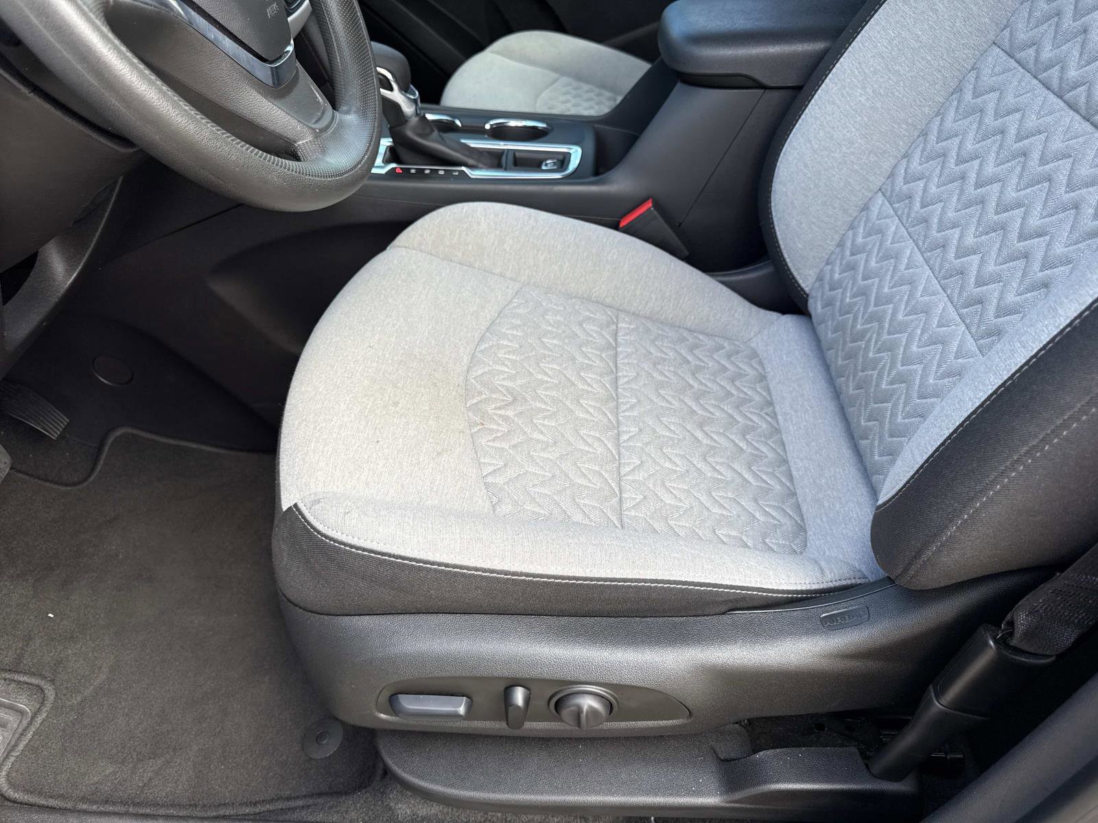 Used 2024 Chevrolet Equinox LS w/ LS Convenience Package image 19