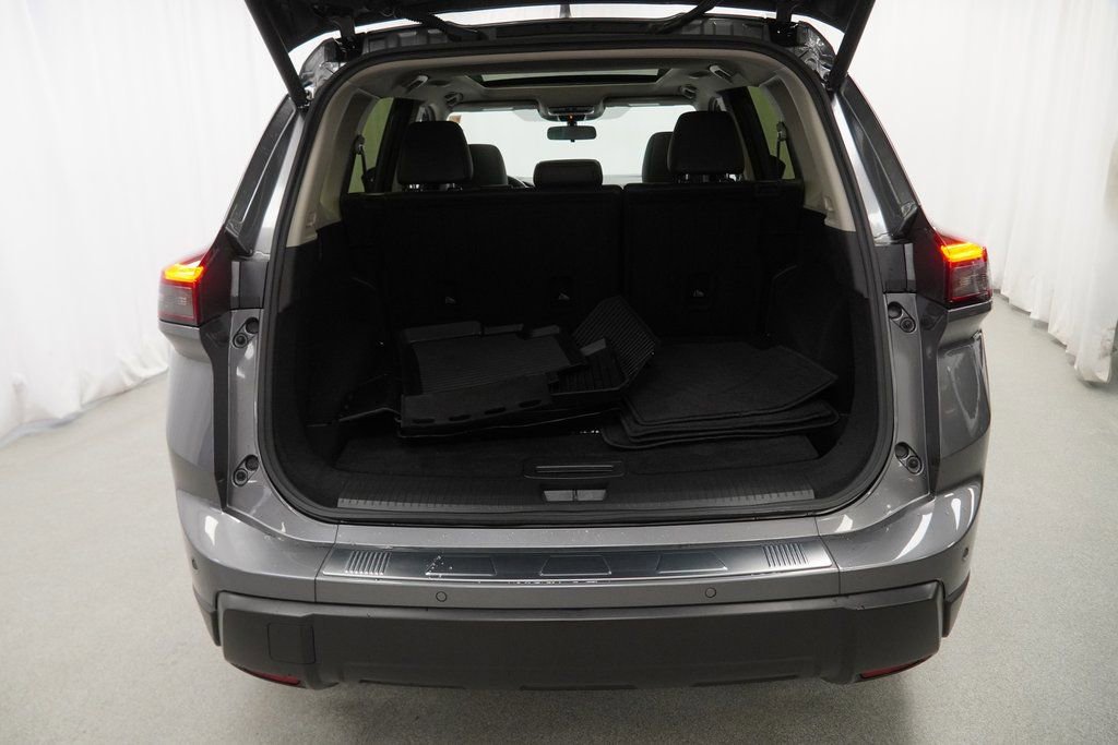 Used 2024 Nissan Rogue SV w/ SV Premium Package image 45