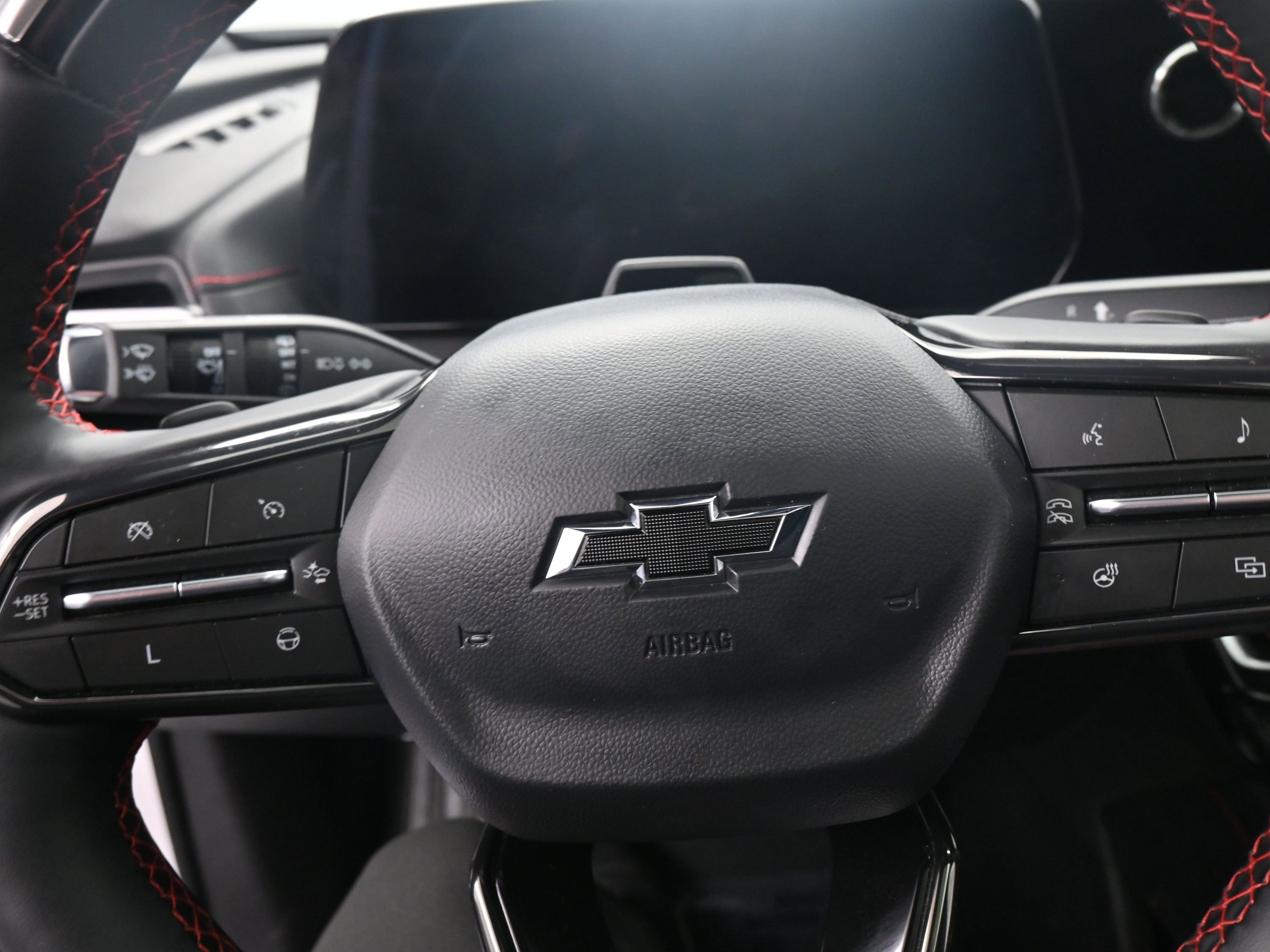 Used 2025 Chevrolet Traverse RS image 17