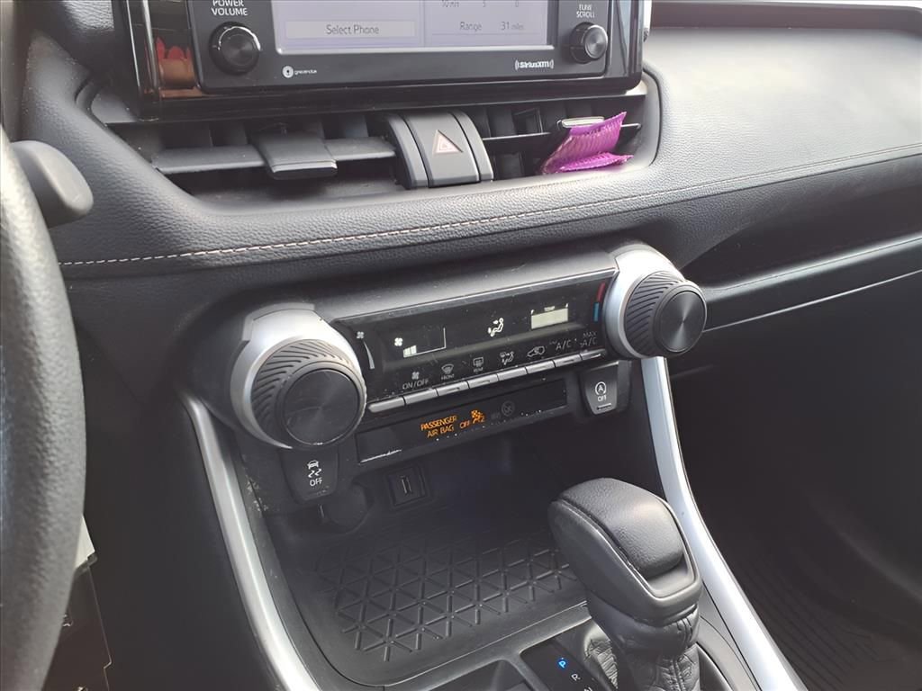 Used 2021 Toyota RAV4 LE image 6