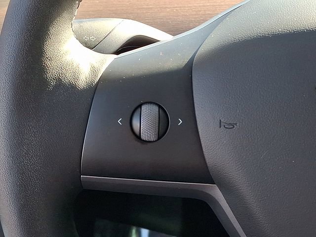 Used 2022 Tesla Model Y Long Range image 28