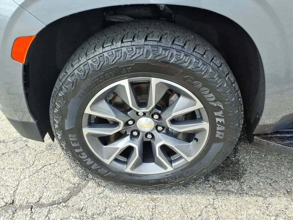 Used 2021 Chevrolet Suburban LT w/ Rear Media and Nav Package AWD/4WD image 9