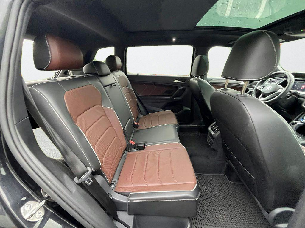 Certified 2024 Volkswagen Tiguan SEL R-Line w/ MDO Package, Two-Row AWD/4WD image 27