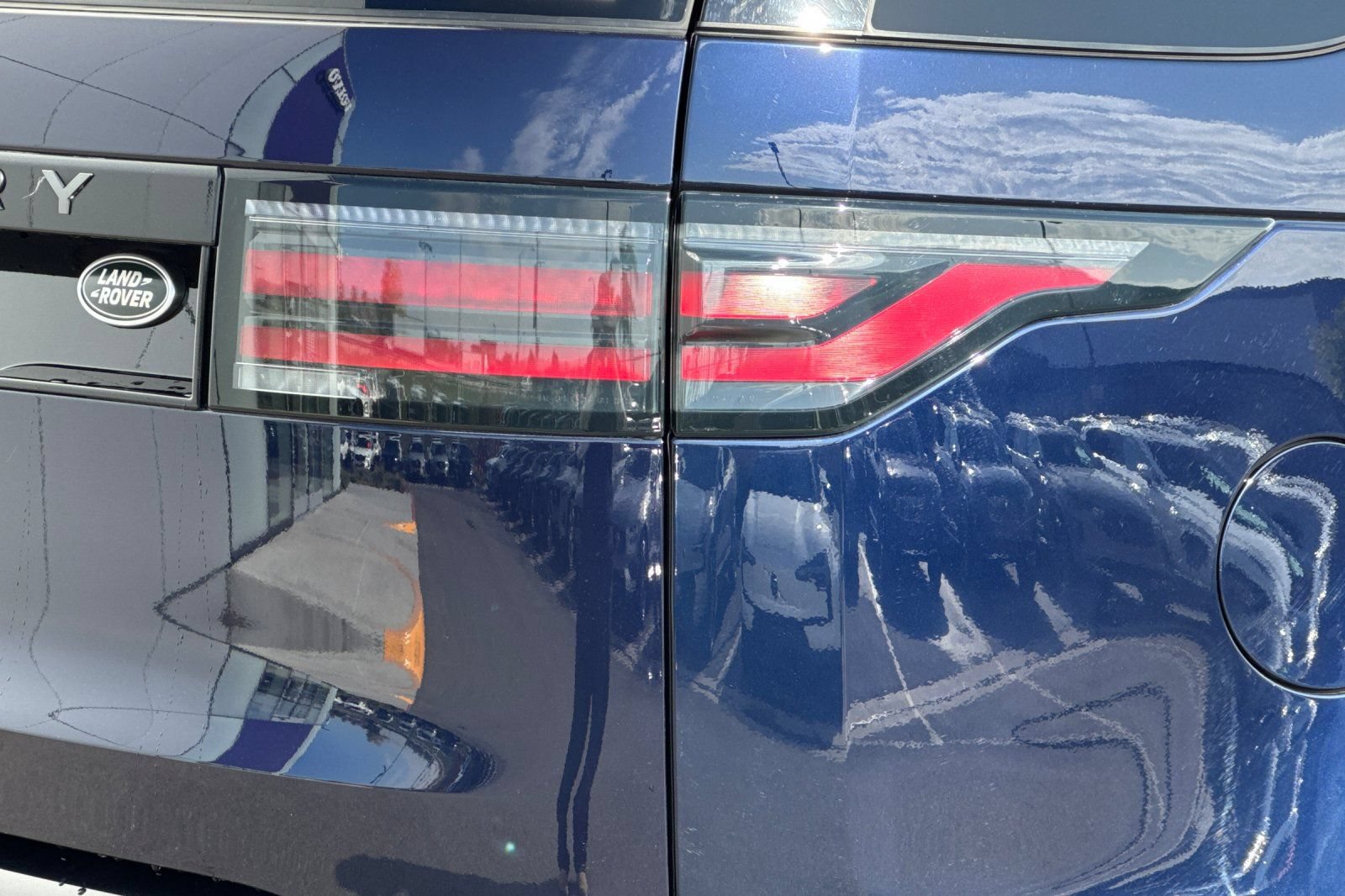 Certified 2023 Land Rover Discovery S R-Dynamic AWD/4WD image 34