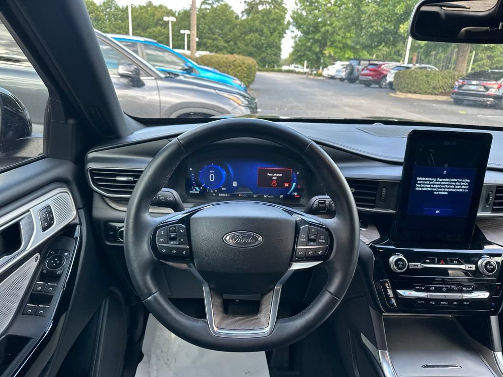 Used 2023 Ford Explorer Platinum w/ Technology Package AWD/4WD image 18