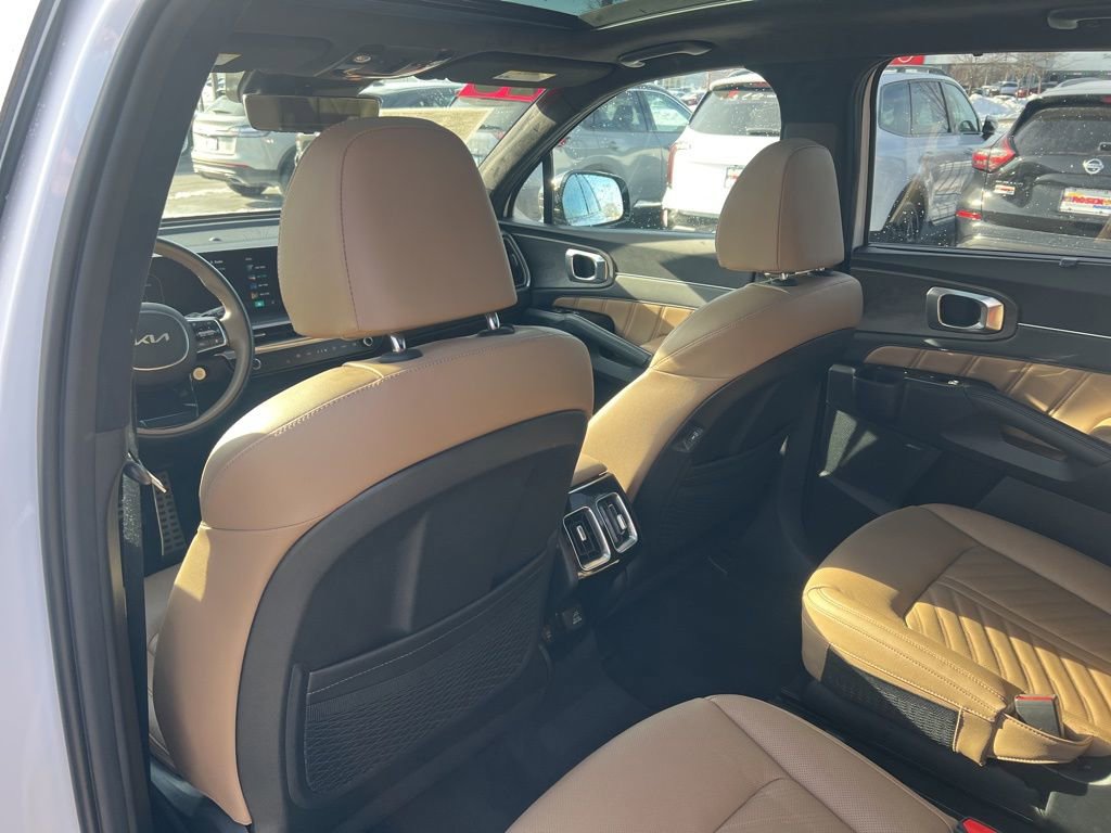 Certified 2025 Kia Sorento SX Prestige w/ Olive Brown Leather Package image 10
