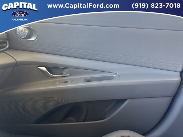 Used 2024 Hyundai Elantra SE image 27
