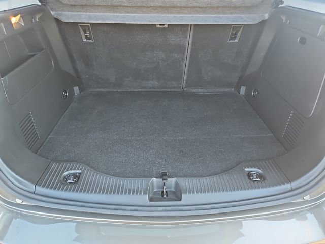 Used 2022 Chevrolet Trax LT w/ LT Convenience Package image 23