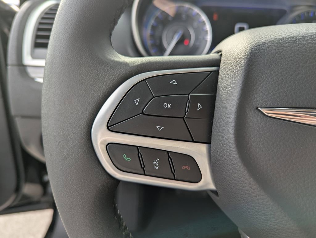 Used 2022 Chrysler 300 Touring image 22