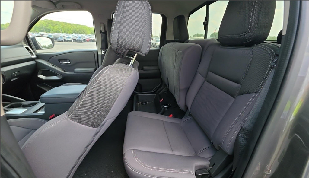Used 2023 Nissan Frontier SV w/ SV Convenience Package AWD/4WD image 9
