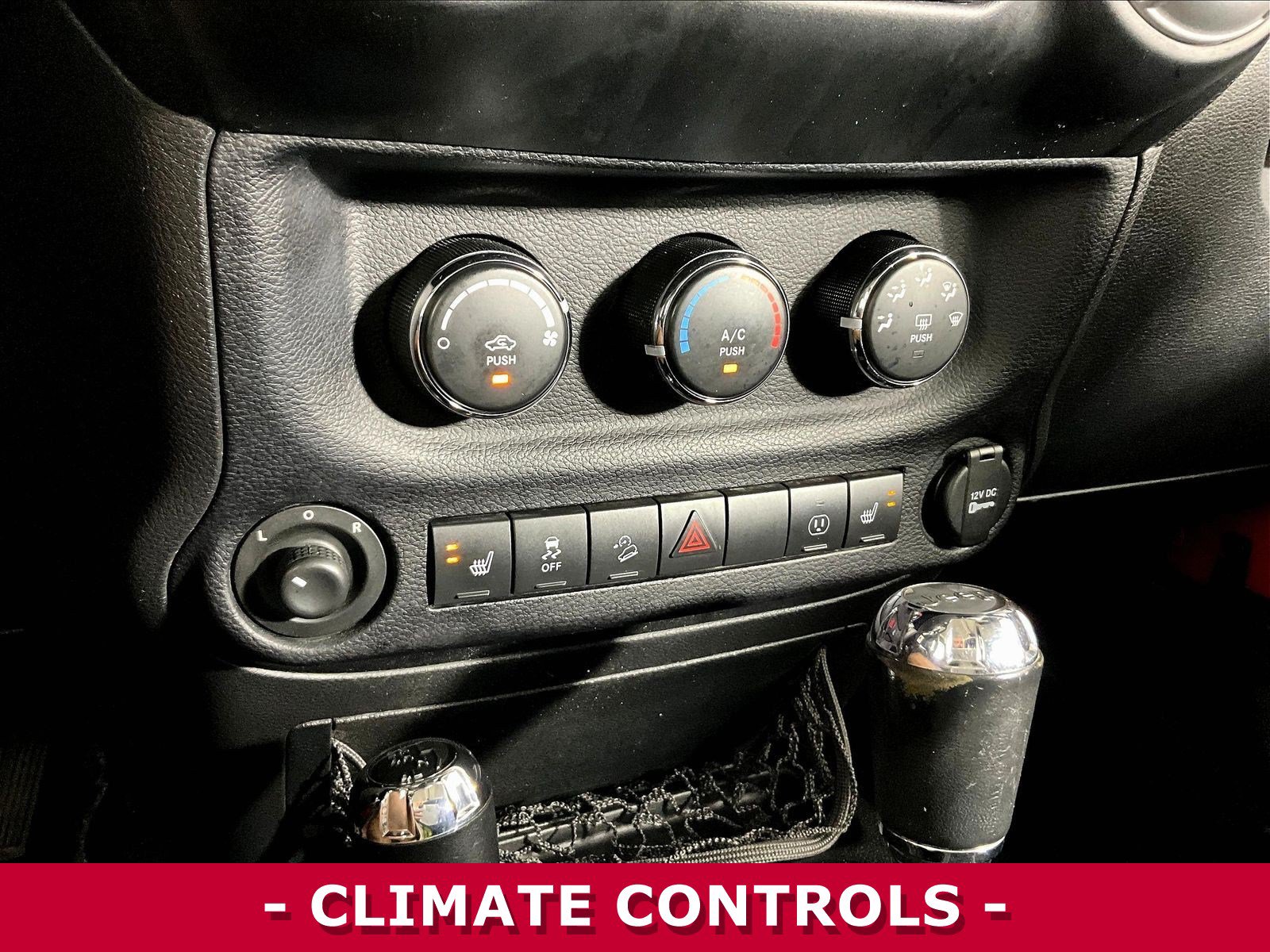 Used 2014 Jeep Wrangler Unlimited Sahara w/ Connectivity Group AWD/4WD image 14