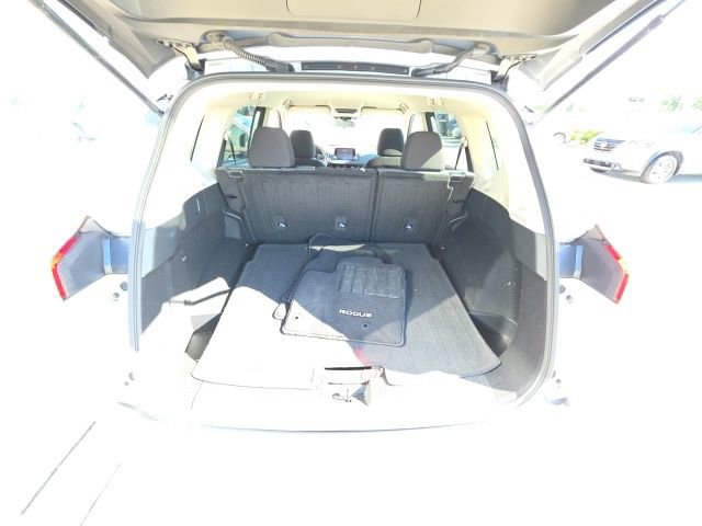 Used 2023 Nissan Rogue SV FWD image 26
