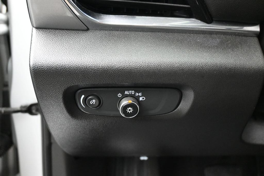 Used 2020 Chevrolet Traverse LS FWD image 15
