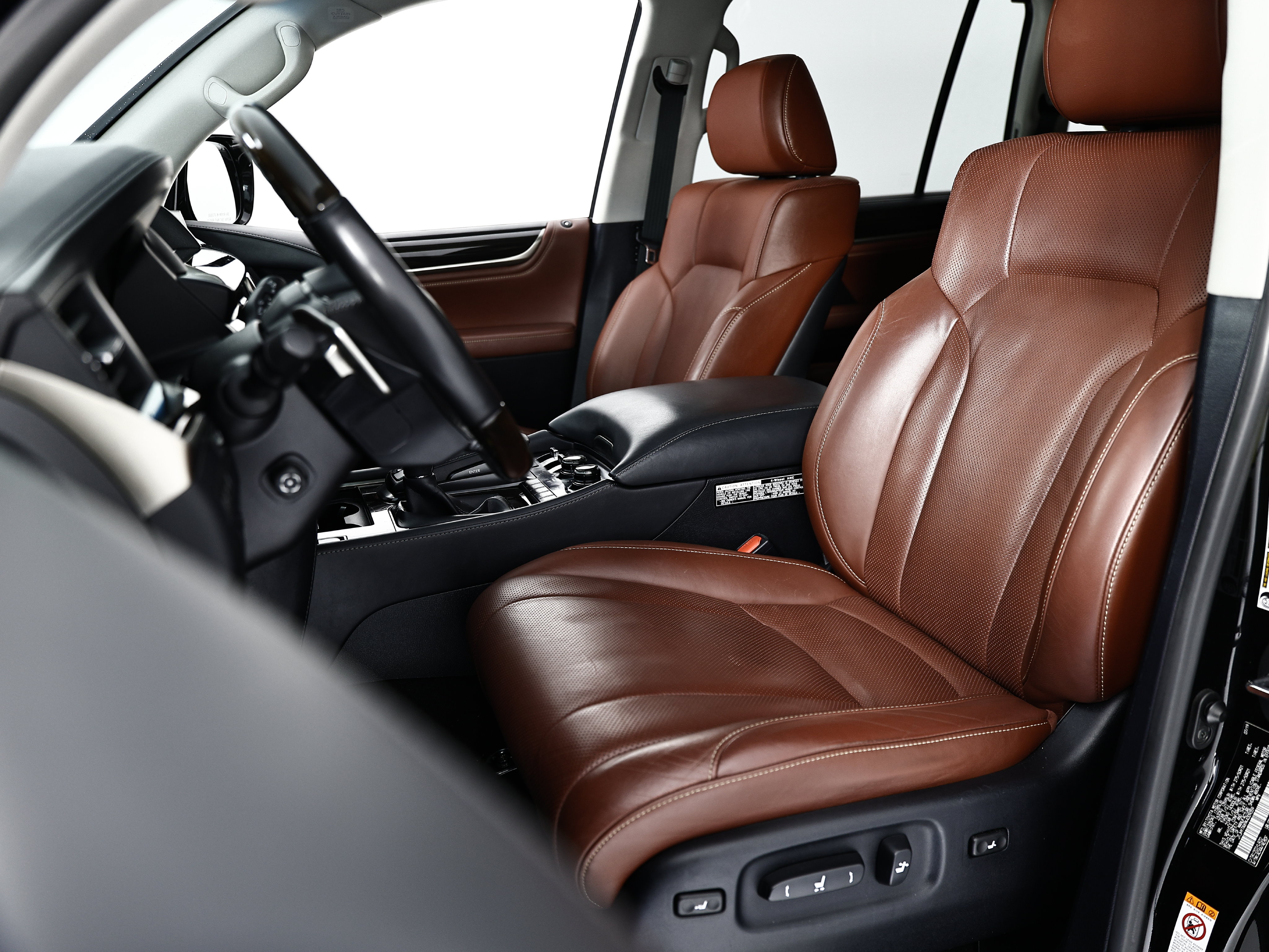 Used 2019 Lexus LX 570 4WD w/ Luxury Package image 5