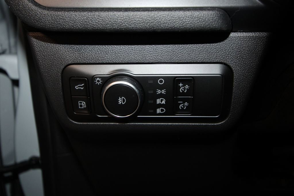 Used 2025 Ford Escape Platinum w/ Premium Technology Package image 10