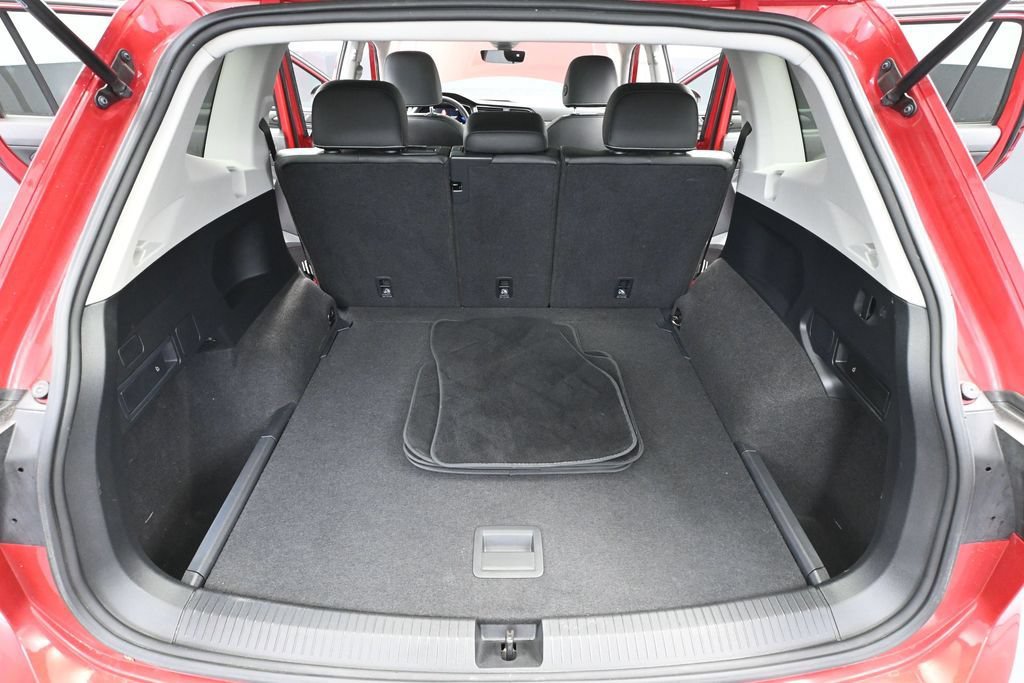 Used 2023 Volkswagen Tiguan SE AWD/4WD image 39
