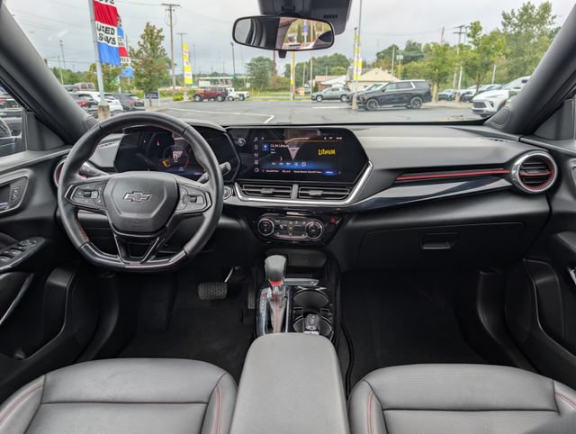Used 2024 Chevrolet Trax RS w/ Sunroof Package FWD image 11