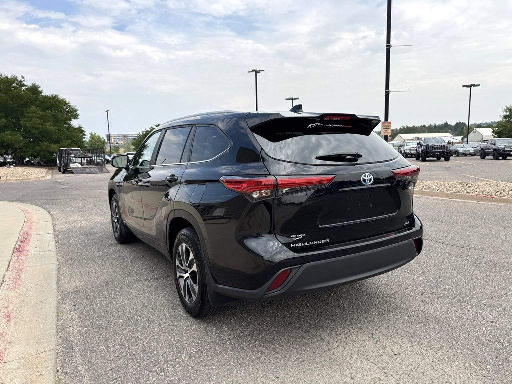 Used 2023 Toyota Highlander XLE AWD/4WD image 7