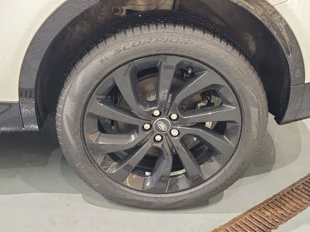 Certified 2025 Land Rover Discovery Sport Dynamic SE image 9