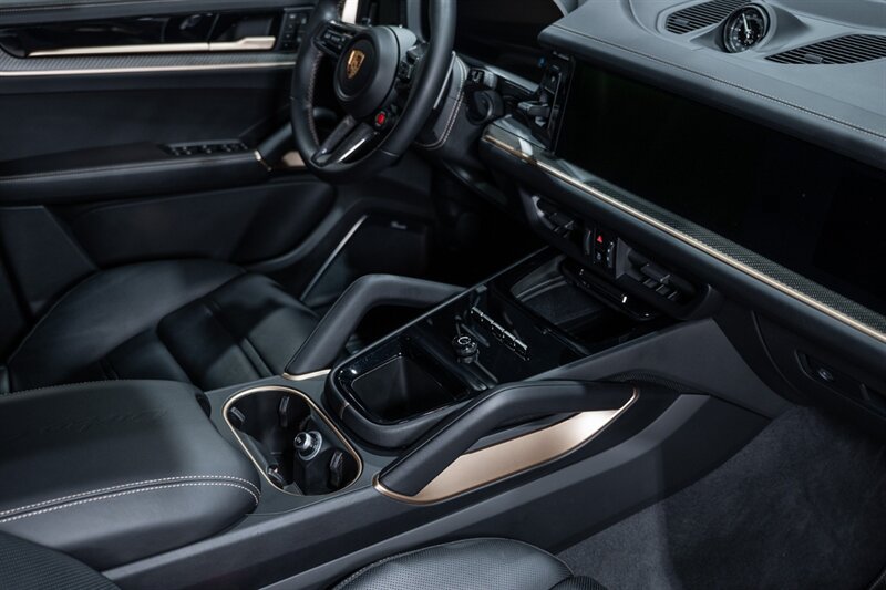 Used 2024 Porsche Cayenne Turbo GT AWD/4WD image 61