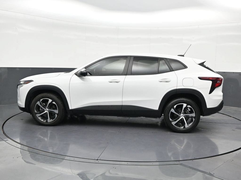 Used 2024 Chevrolet Trax RS w/ Driver Confidence Package FWD image 2