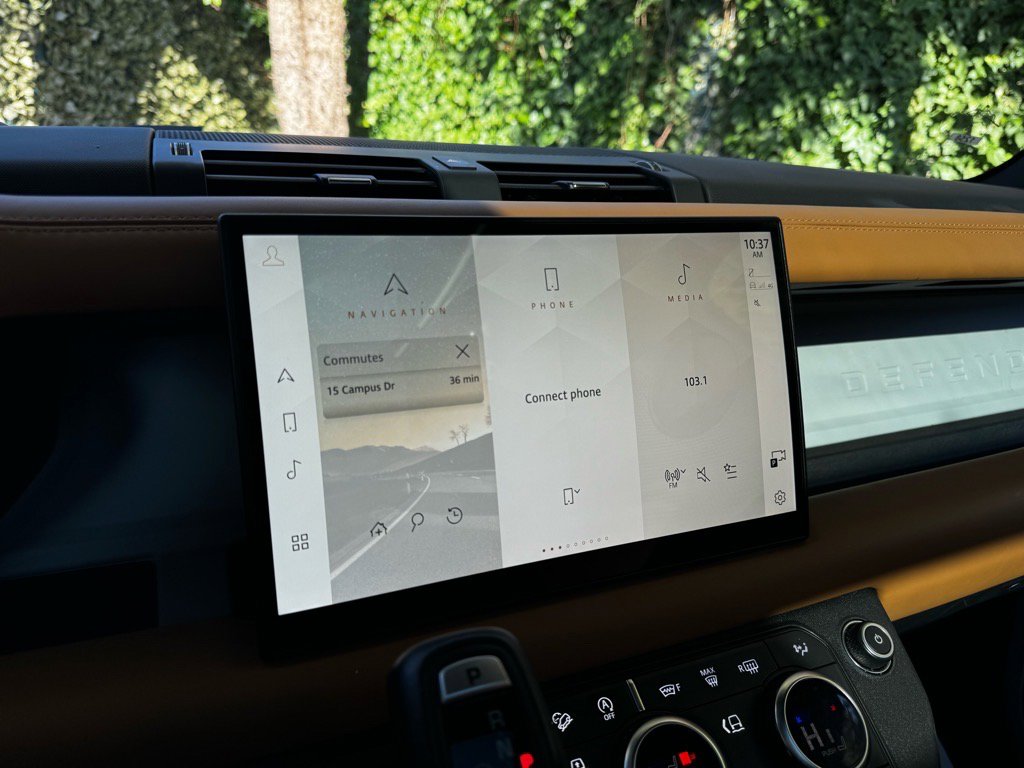 Used 2023 Land Rover Defender 130 X-Dynamic SE image 13