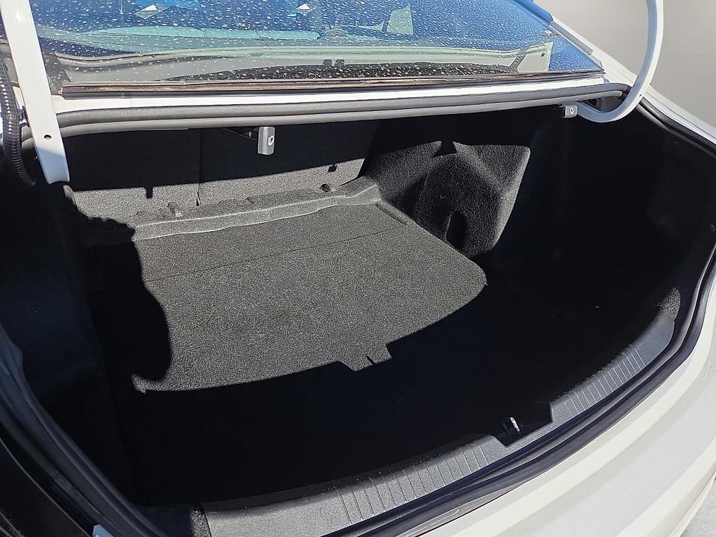 Used 2022 Chevrolet Malibu LT image 8