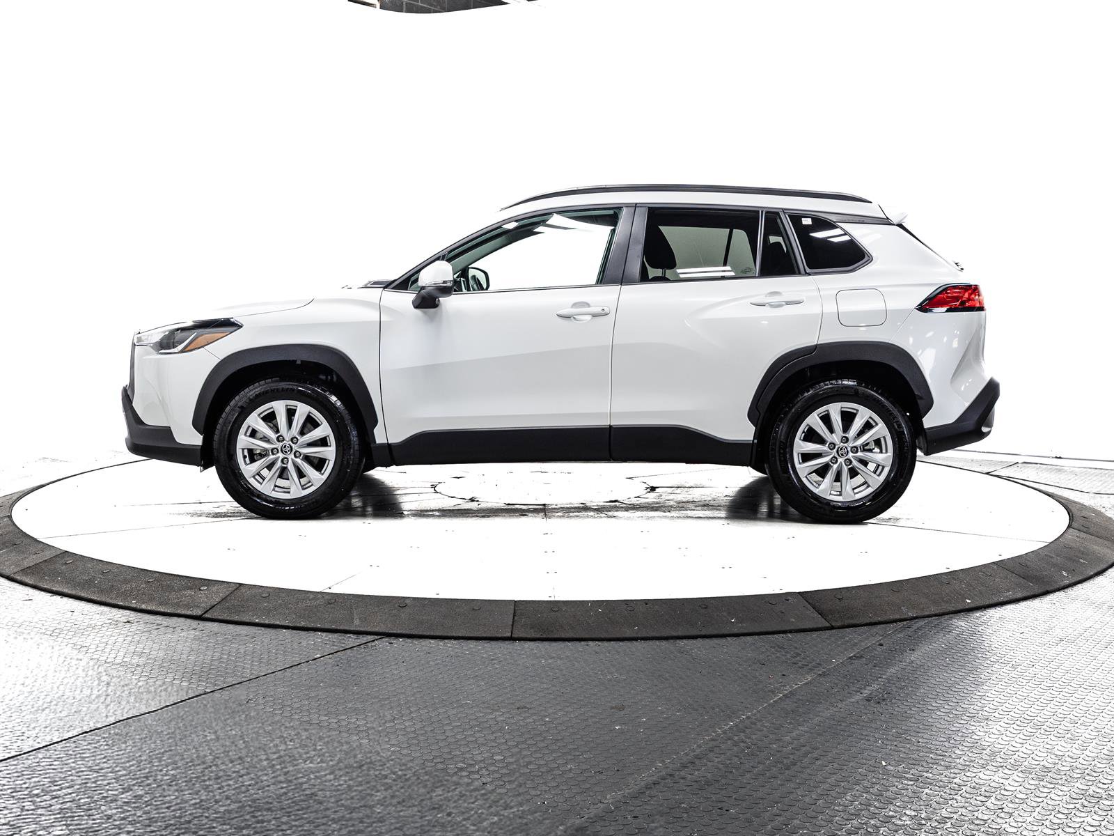 Certified 2024 Toyota Corolla Cross LE image 7