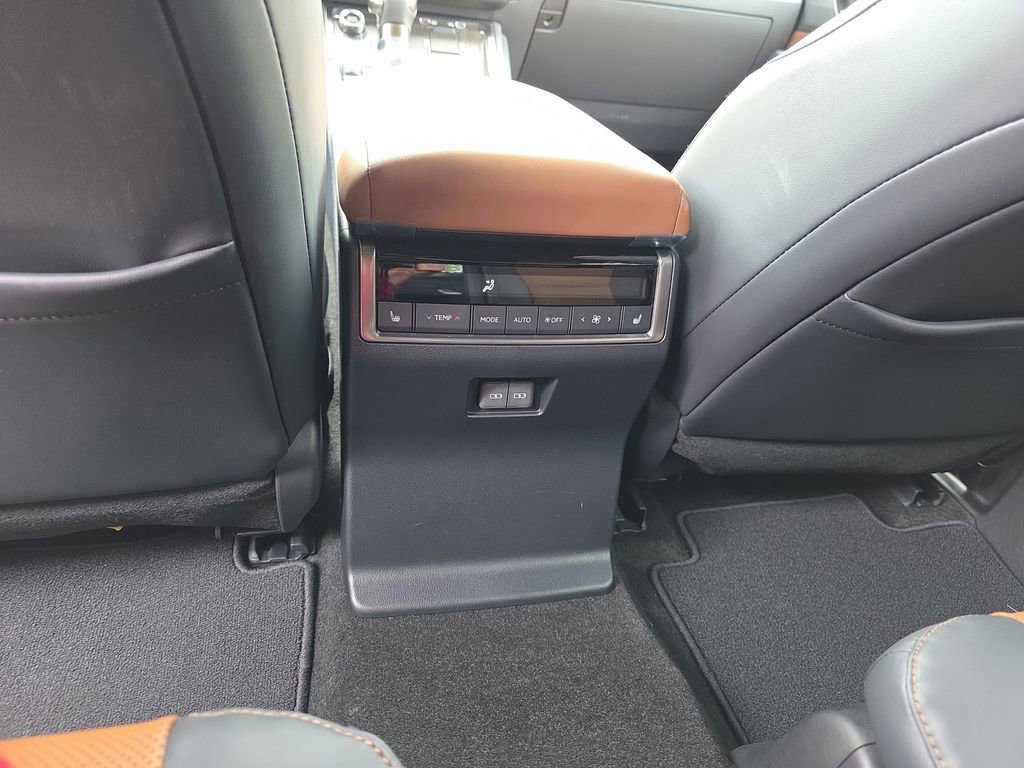 Used 2025 Lexus GX 550 w/ Accessory Package (Z1) image 34