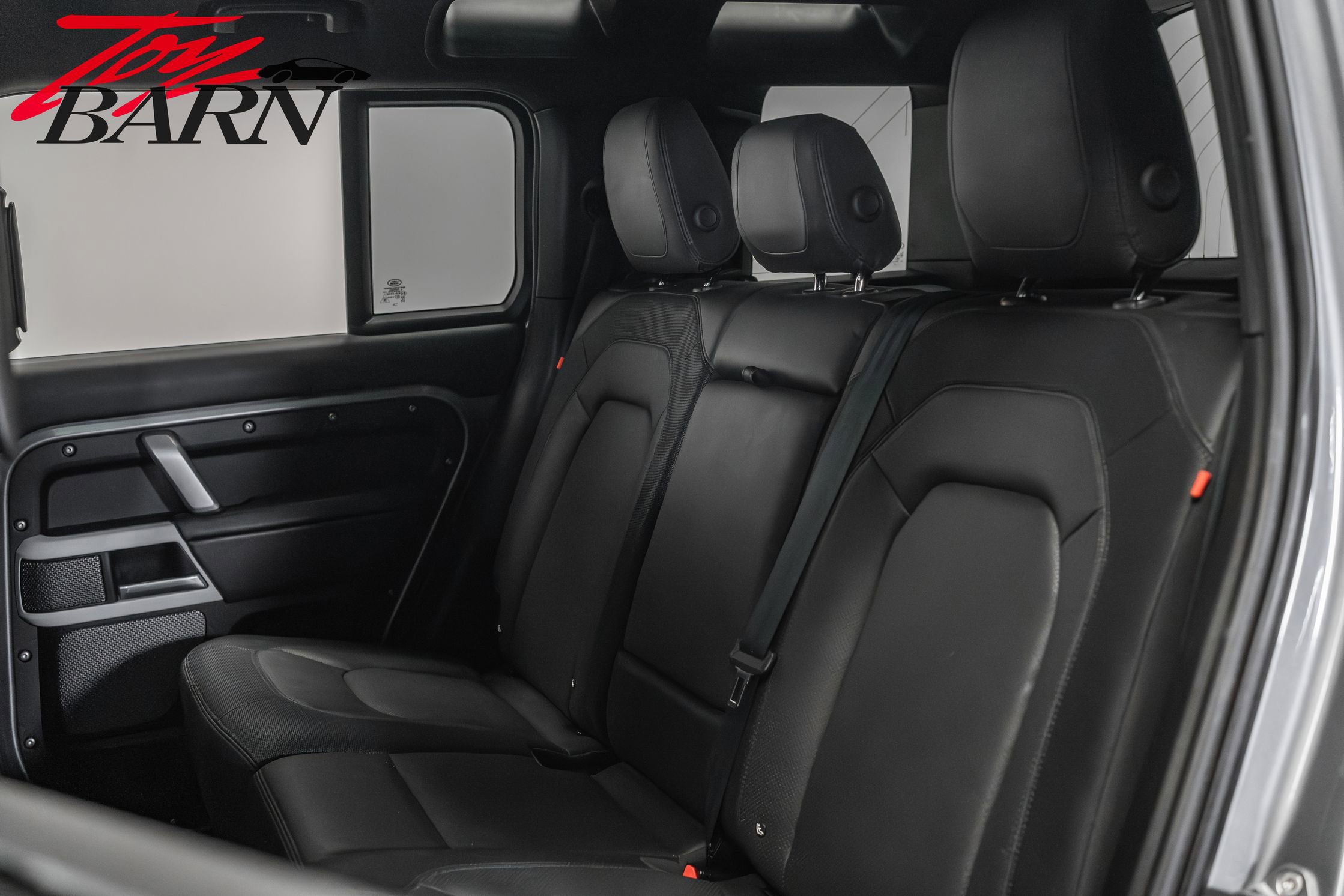 Used 2023 Land Rover Defender 110 X-Dynamic SE image 38